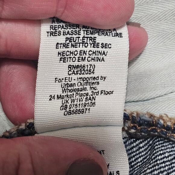 WE THE FREE Daisy Chain Lace Frayed Denim Short Size 24 - Picture 6 of 6